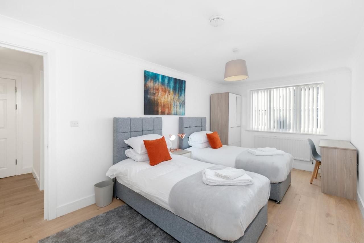 Apartment Pinewood Studios, Iver Heathrow 1 & 2 Bedroom With Parking By Arista Living *