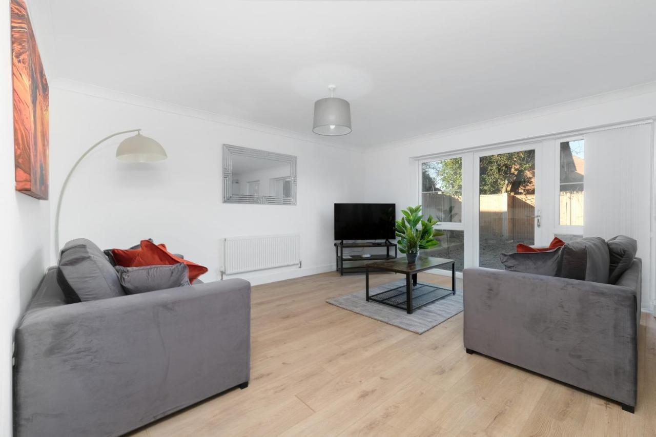 Pinewood Studios, Iver Heathrow 1 & 2 Bedroom With Parking By Arista Living