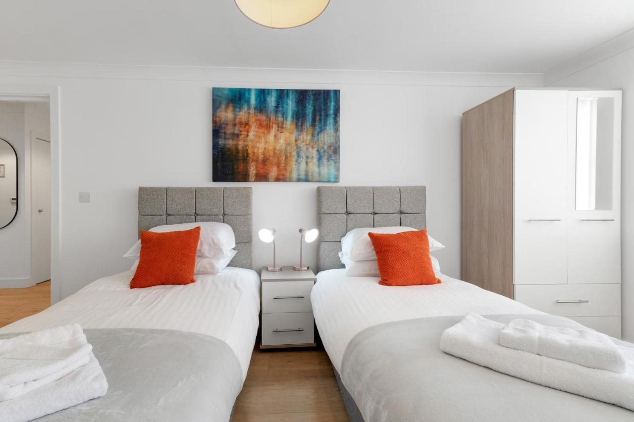 Pinewood Studios, Iver Heathrow 1 & 2 Bedroom With Parking By Arista Living Apartment *