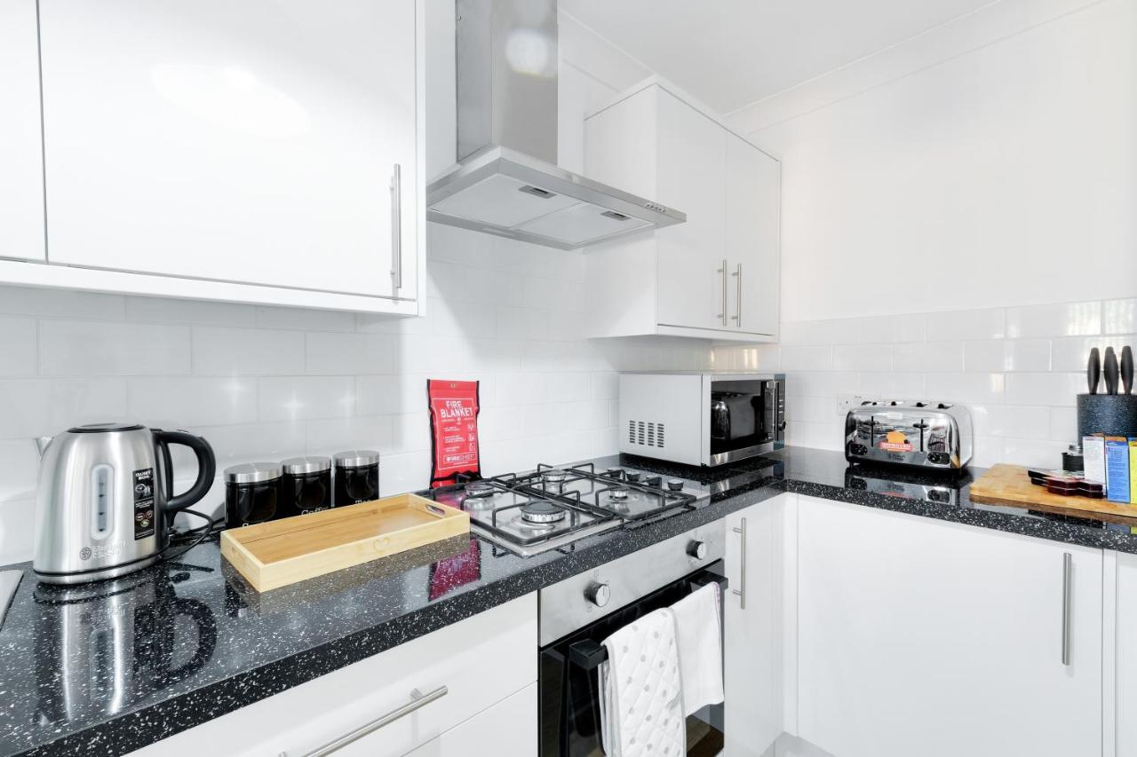 Apartment Pinewood Studios, Iver Heathrow 1 & 2 Bedroom With Parking By Arista Living Slough
