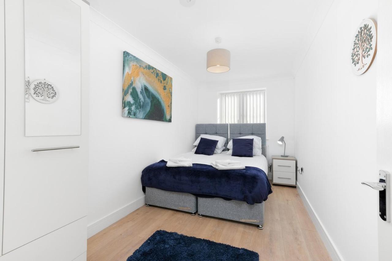 Apartment Pinewood Studios, Iver Heathrow 1 & 2 Bedroom With Parking By Arista Living