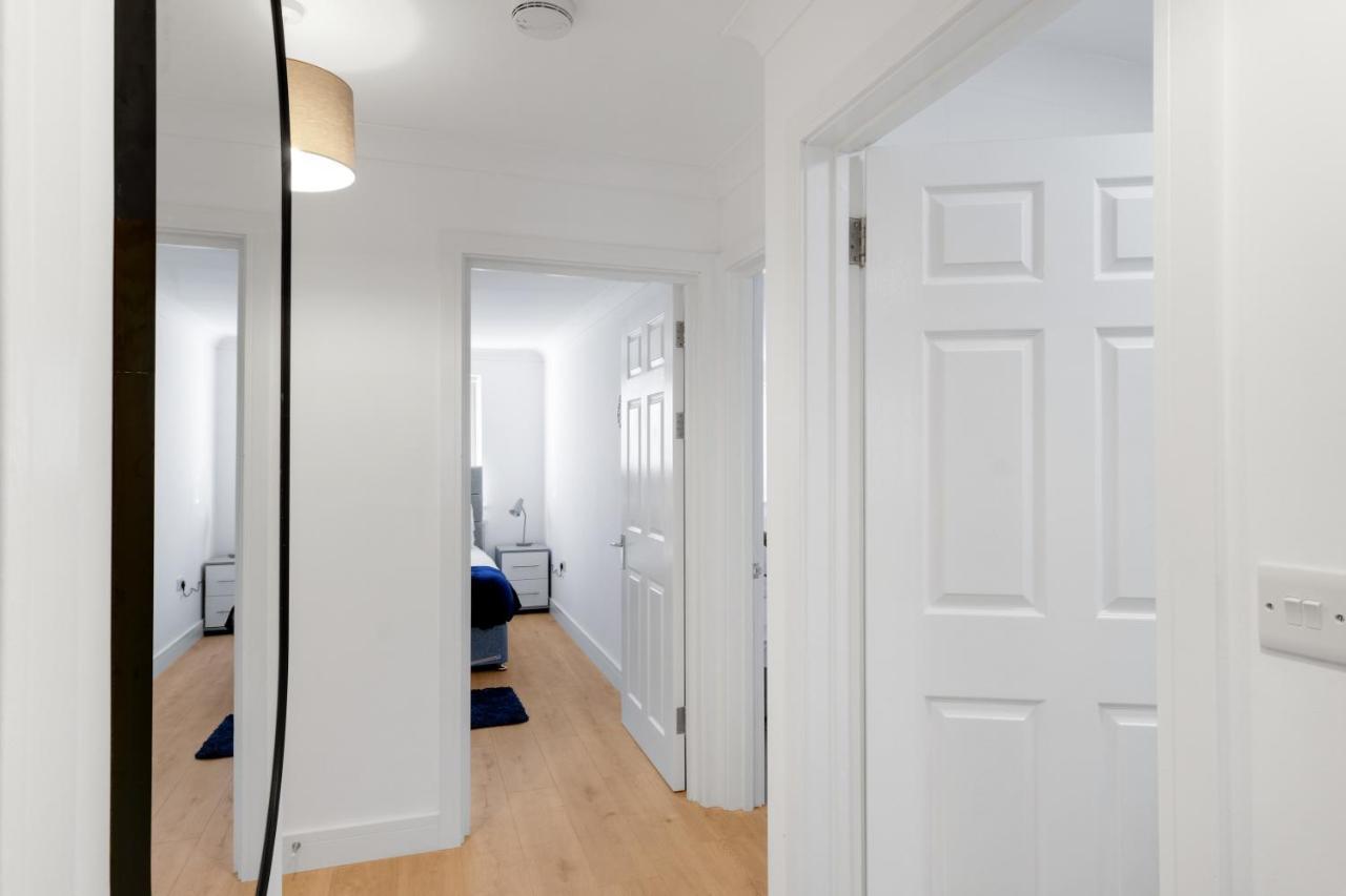 Pinewood Studios, Iver Heathrow 1 & 2 Bedroom With Parking By Arista Living Slough