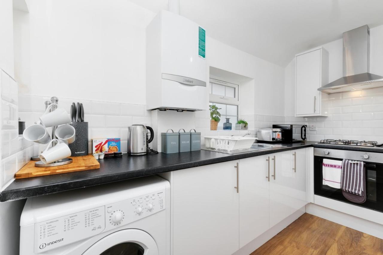 Pinewood Studios, Iver Heathrow 1 & 2 Bedroom With Parking By Arista Living Apartment