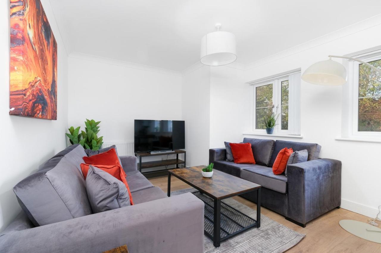 Pinewood Studios, Iver Heathrow 1 & 2 Bedroom With Parking By Arista Living Apartment