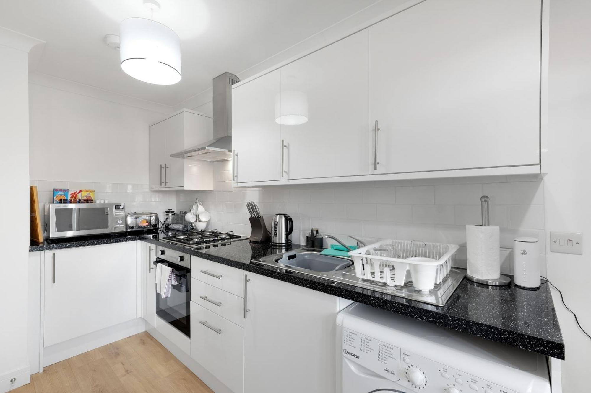 Pinewood Studios, Iver Heathrow 1 & 2 Bedroom With Parking By Arista Living Apartment