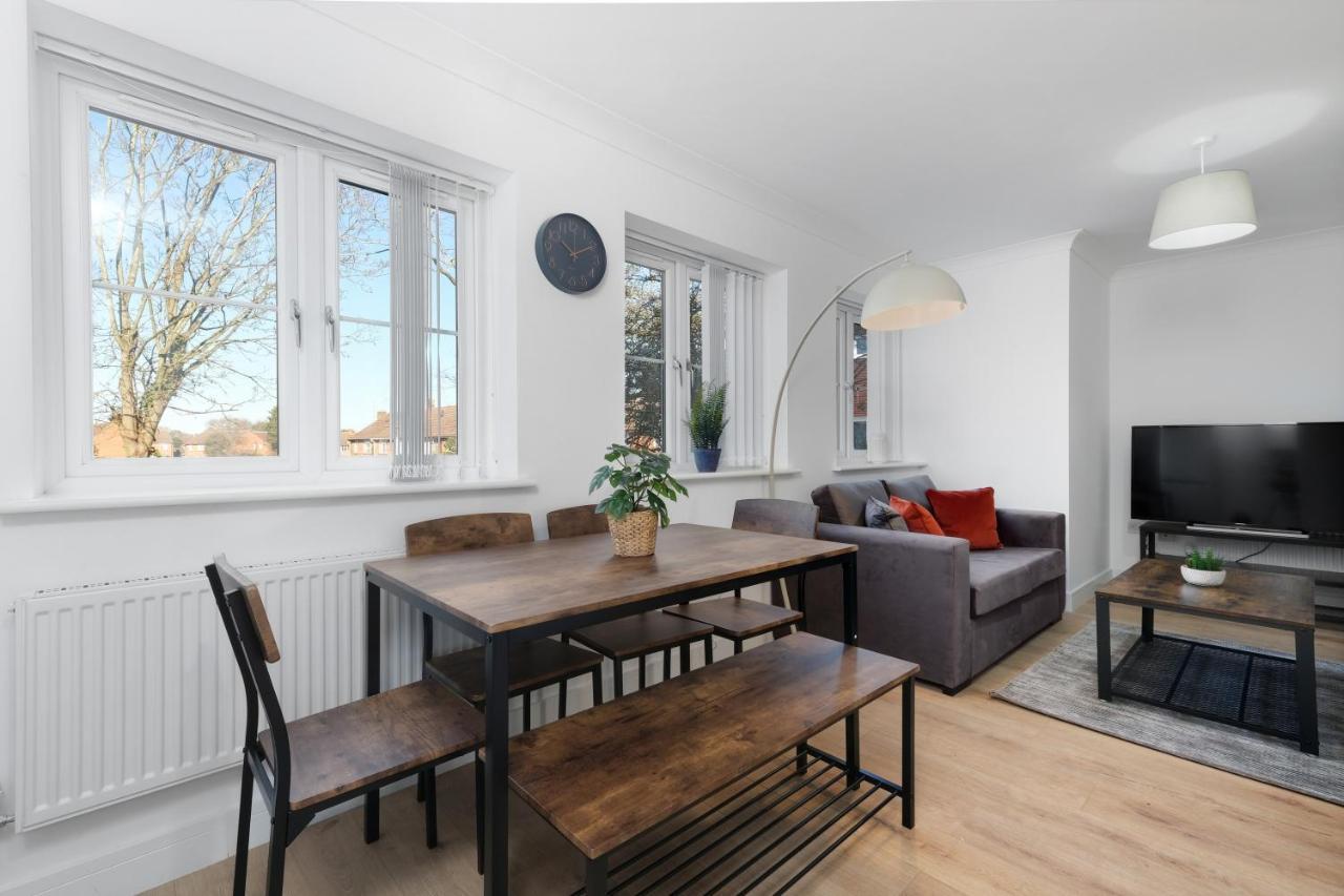 Apartment Pinewood Studios, Iver Heathrow 1 & 2 Bedroom With Parking By Arista Living *