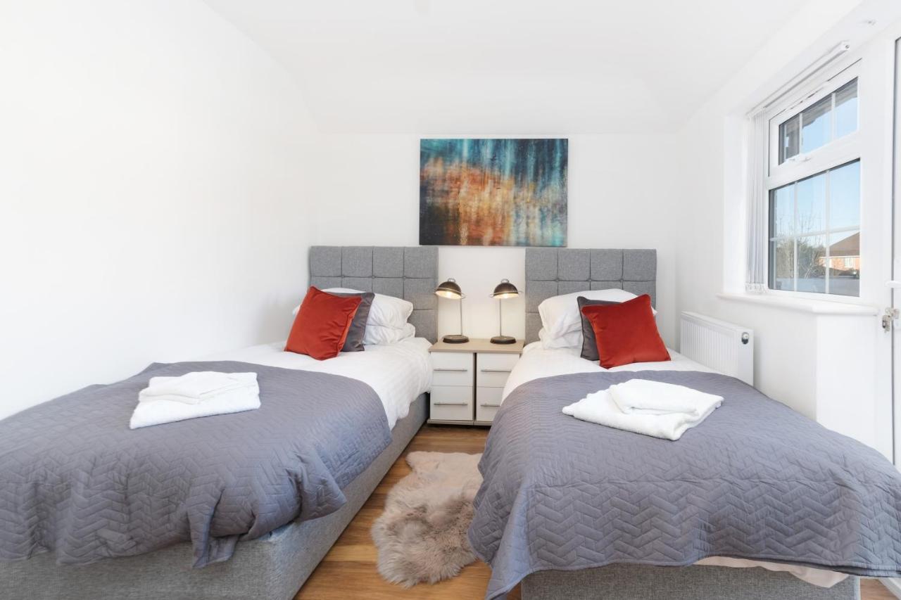 Pinewood Studios, Iver Heathrow 1 & 2 Bedroom With Parking By Arista Living