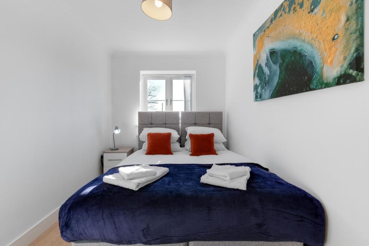 Pinewood Studios, Iver Heathrow 1 & 2 Bedroom With Parking By Arista Living *