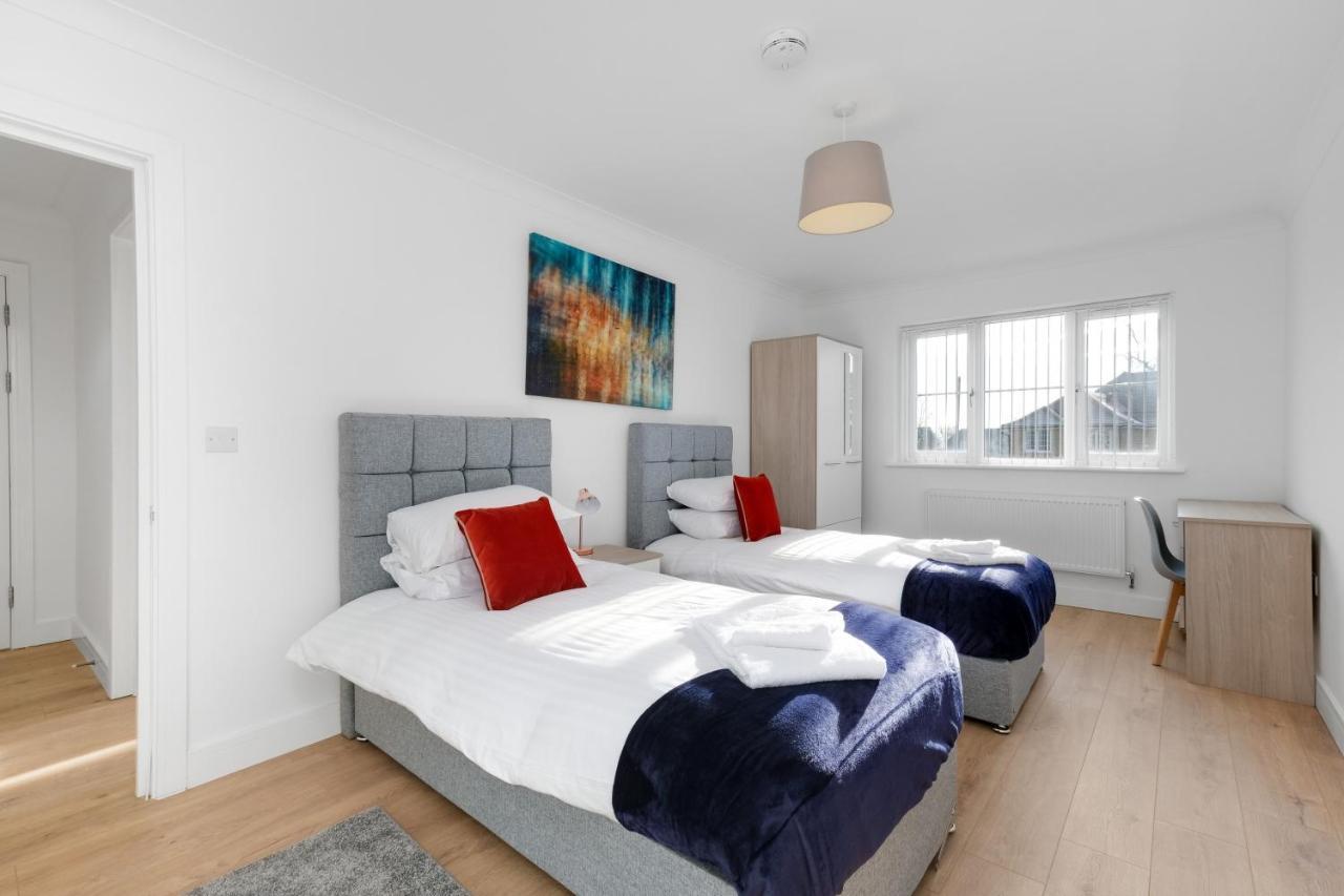 Pinewood Studios, Iver Heathrow 1 & 2 Bedroom With Parking By Arista Living Apartment *