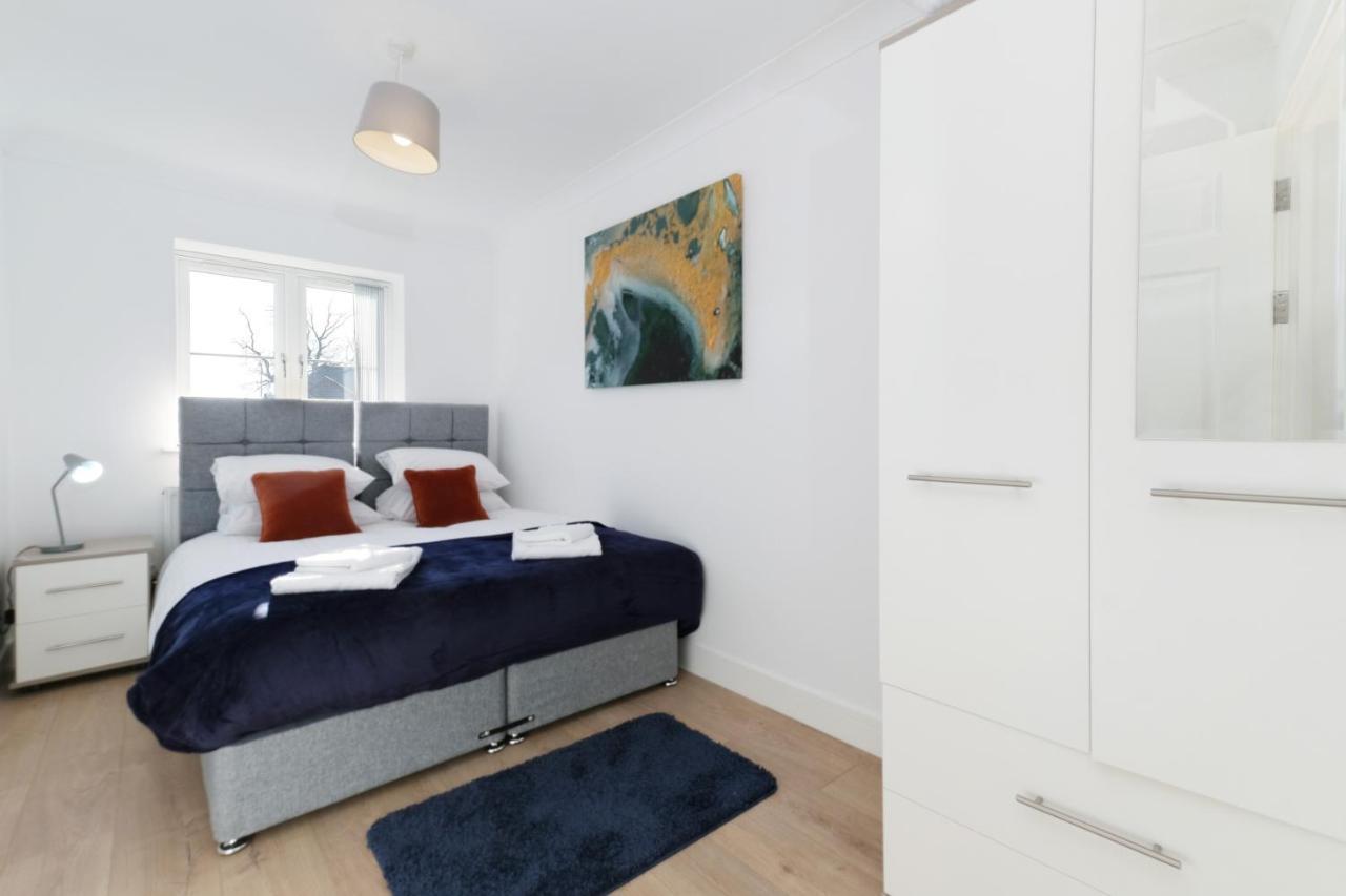Pinewood Studios, Iver Heathrow 1 & 2 Bedroom With Parking By Arista Living