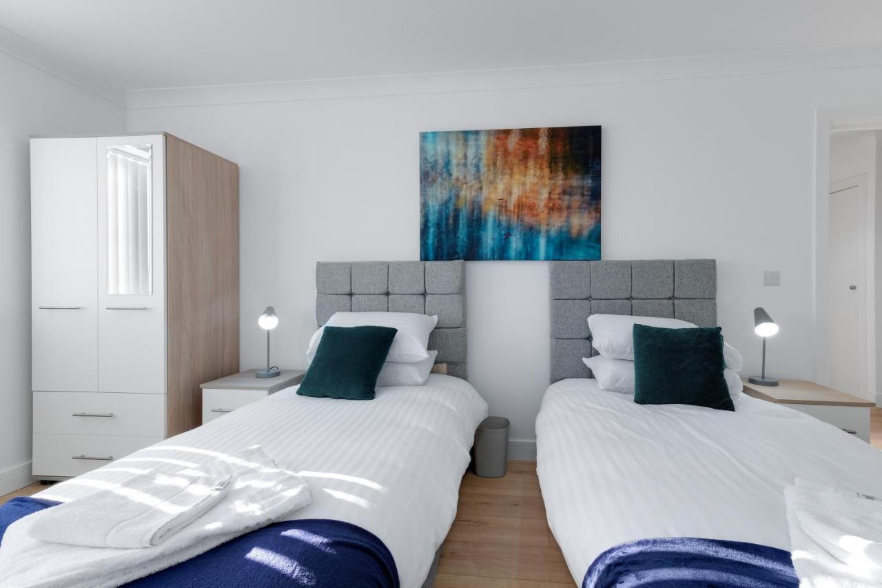 Apartment Pinewood Studios, Iver Heathrow 1 & 2 Bedroom With Parking By Arista Living Slough