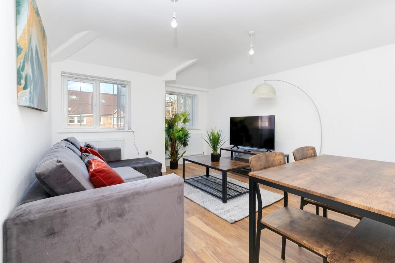Pinewood Studios, Iver Heathrow 1 & 2 Bedroom With Parking By Arista Living *
